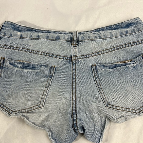 Billabong Laneway Denim Distressed Blue Short Shorts Woman Size 5 Junior - Picture 3 of 4
